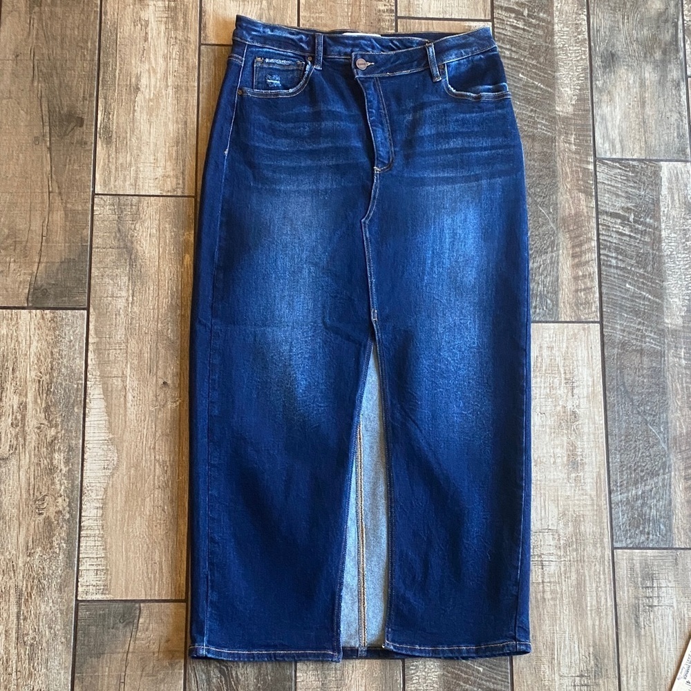 Risen Asymmetrical button Demin Skirt Blue 🆕